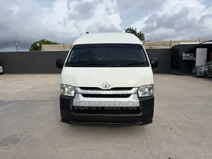 Toyota Quantum 2014 White