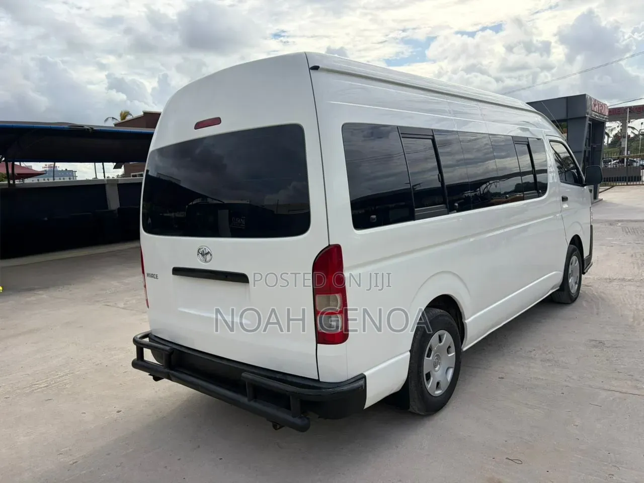 Toyota Quantum 2014 White