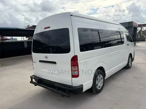 Toyota Quantum 2014 White