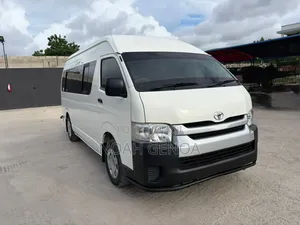 Toyota Quantum 2014 White