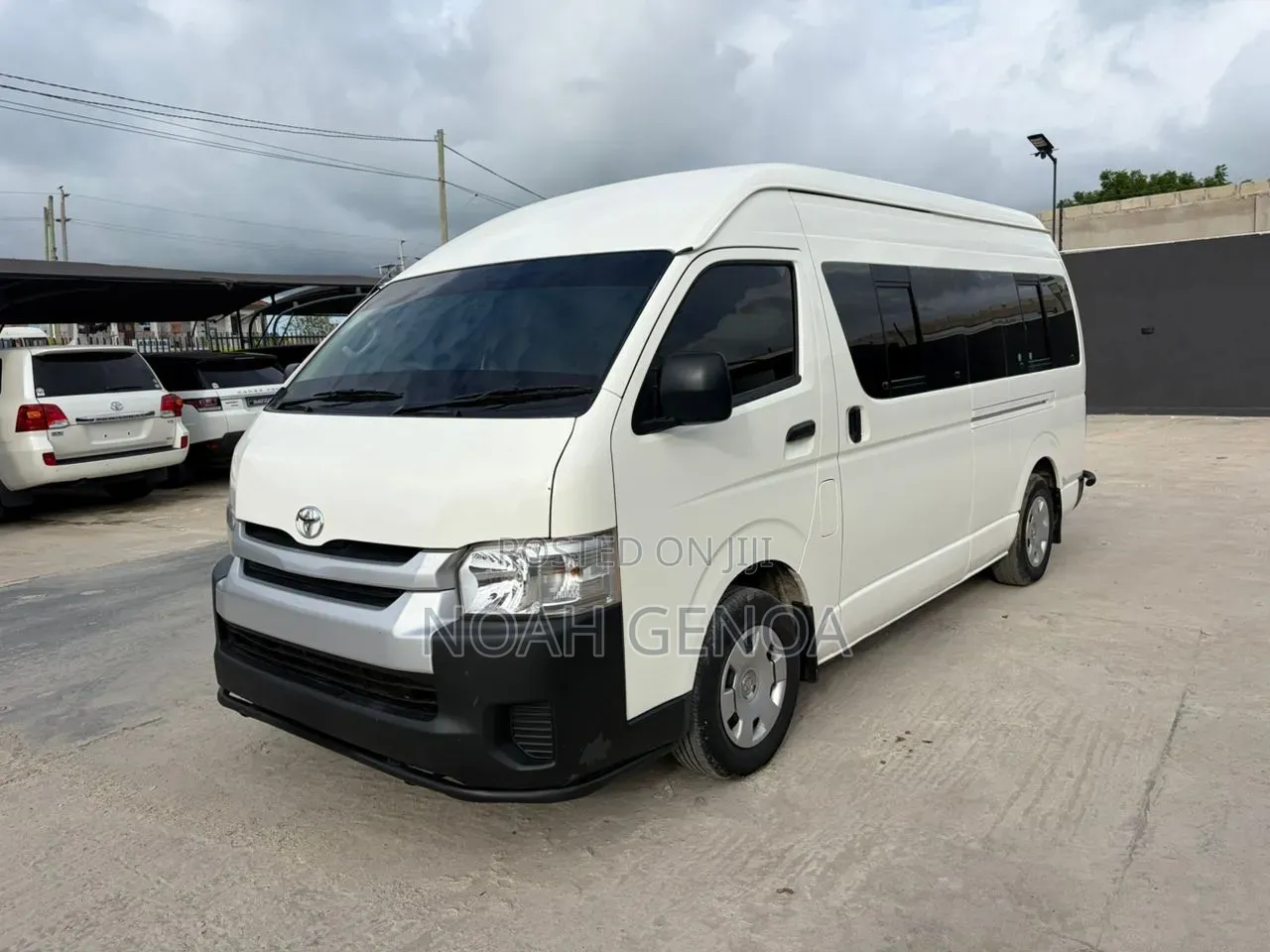 Toyota Quantum 2014 White