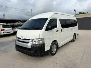 Toyota Quantum 2014 White