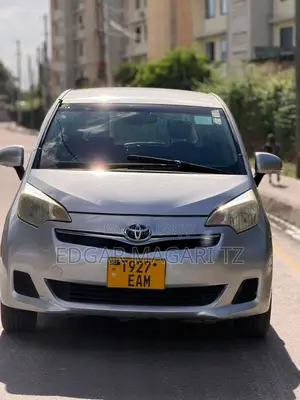 Toyota Ractis 2013 Silver