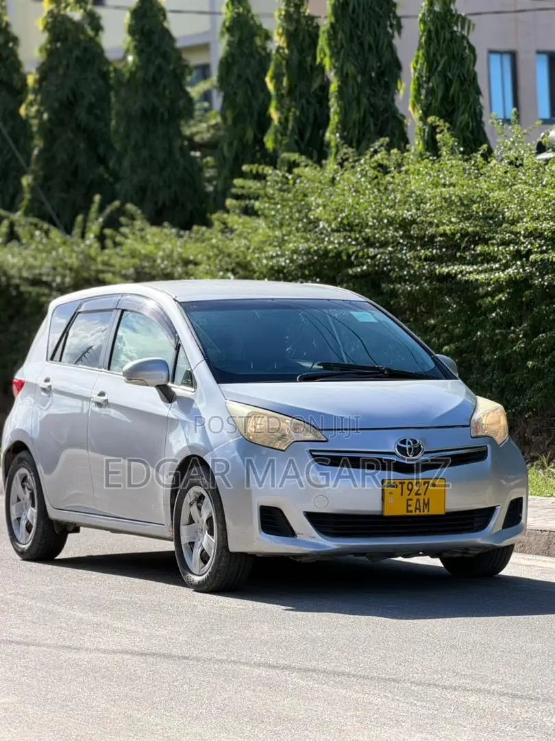 Toyota Ractis 2013 Silver