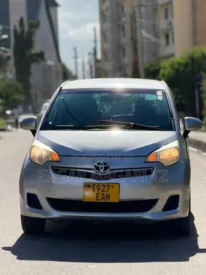 Toyota Ractis 2013 Silver