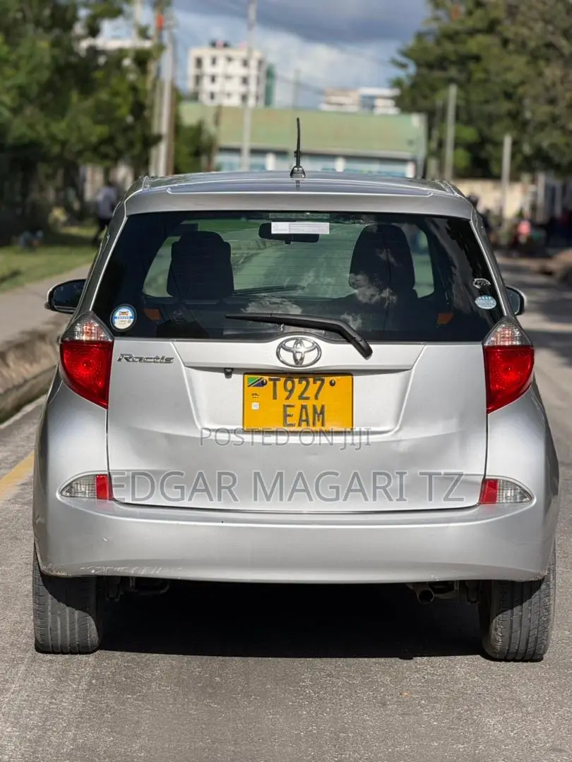 Toyota Ractis 2013 Silver