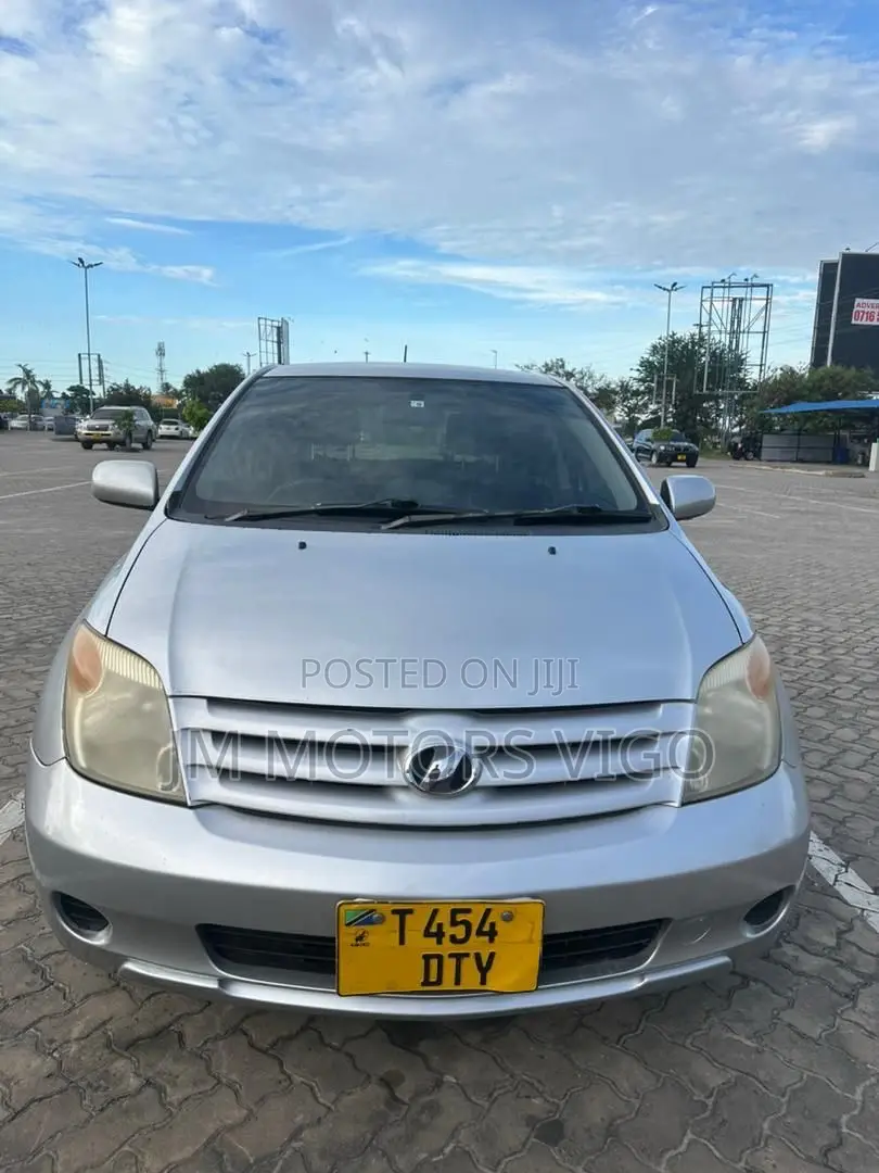 Toyota IST 2005 Silver