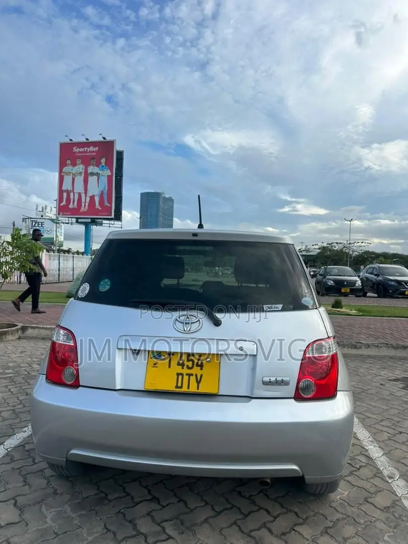 Toyota IST 2005 Silver