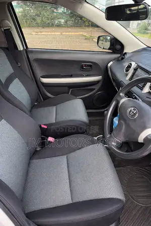 Toyota IST 2005 Silver