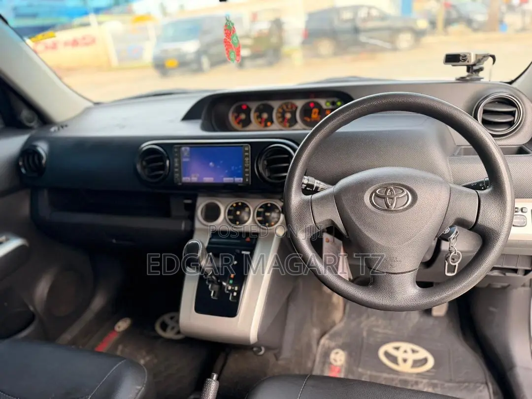 Toyota Corolla Rumion 2008 White
