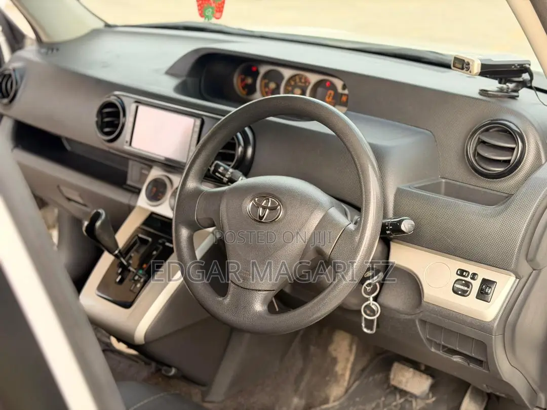 Toyota Corolla Rumion 2008 White
