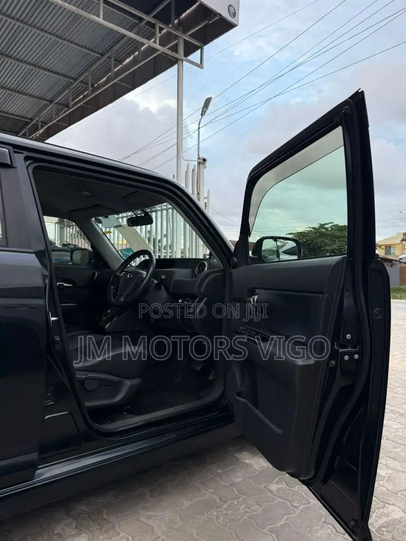 Toyota Corolla Rumion 2013 Black