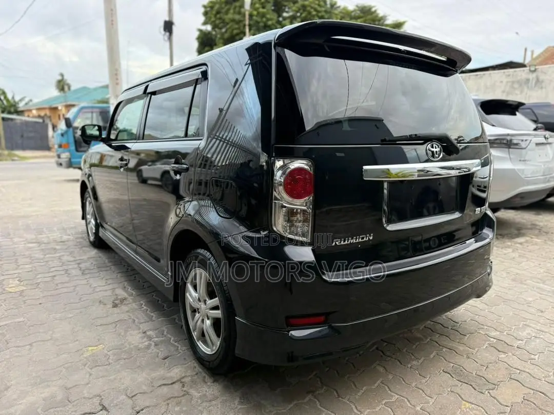Toyota Corolla Rumion 2013 Black