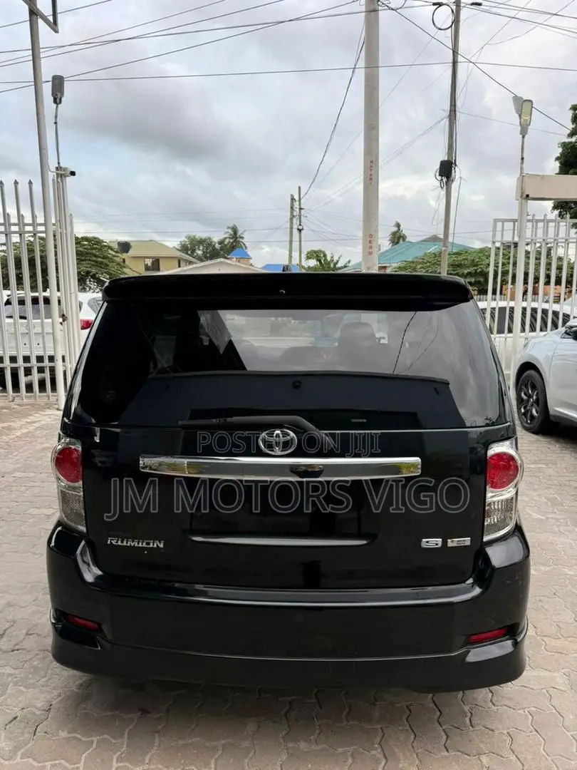 Toyota Corolla Rumion 2013 Black