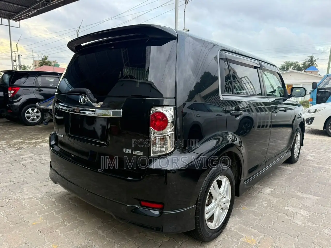 Toyota Corolla Rumion 2013 Black