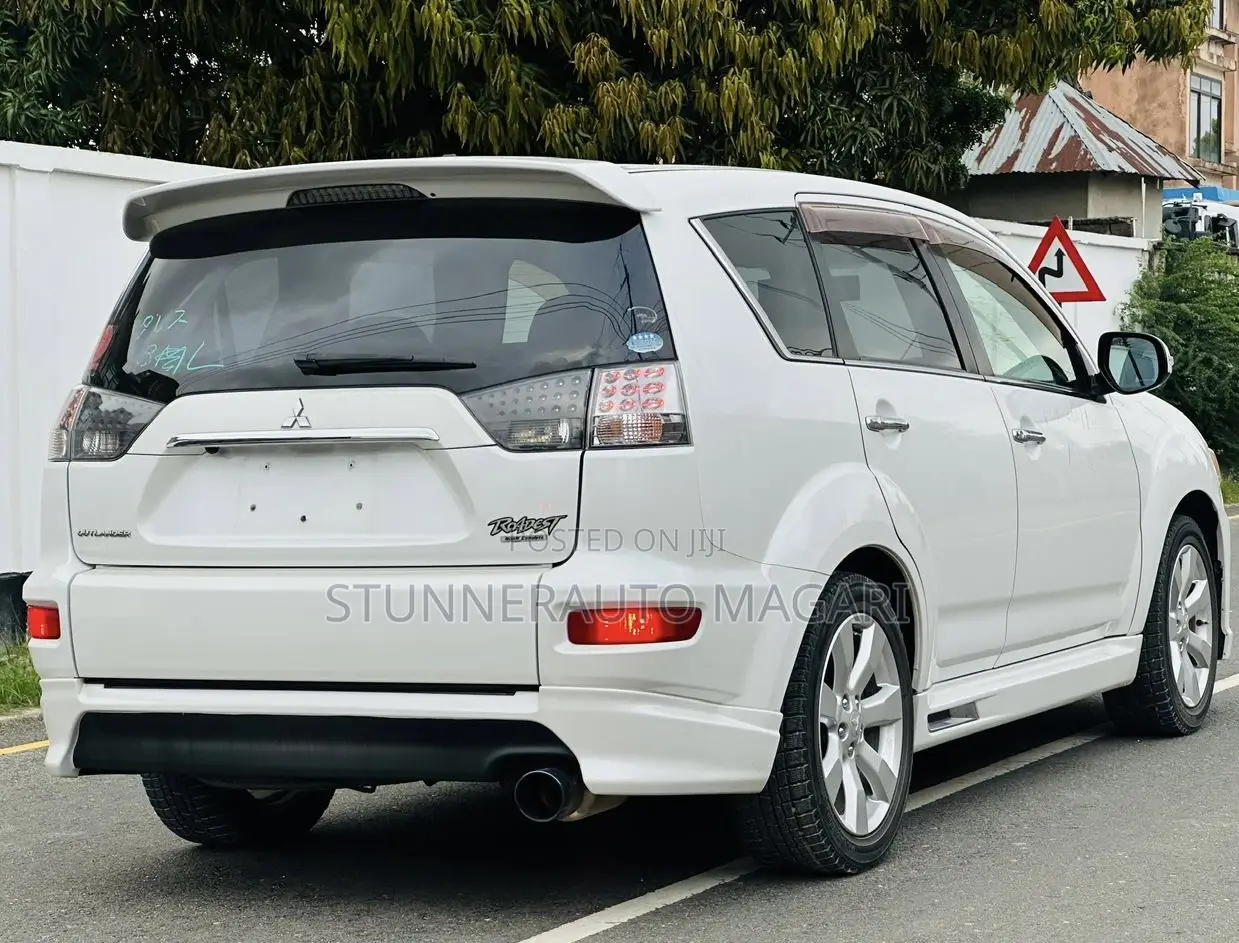 Mitsubishi Outlander 2010 Pearl