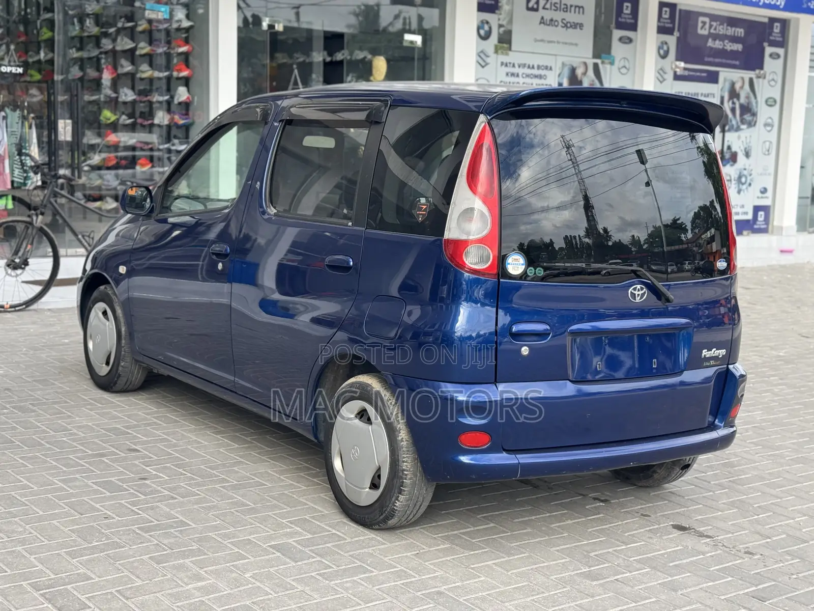 Toyota Fun Cargo 2004 Blue