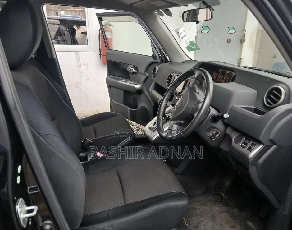 Toyota Corolla Rumion Hatchback 1.5 FWD 2011 Black