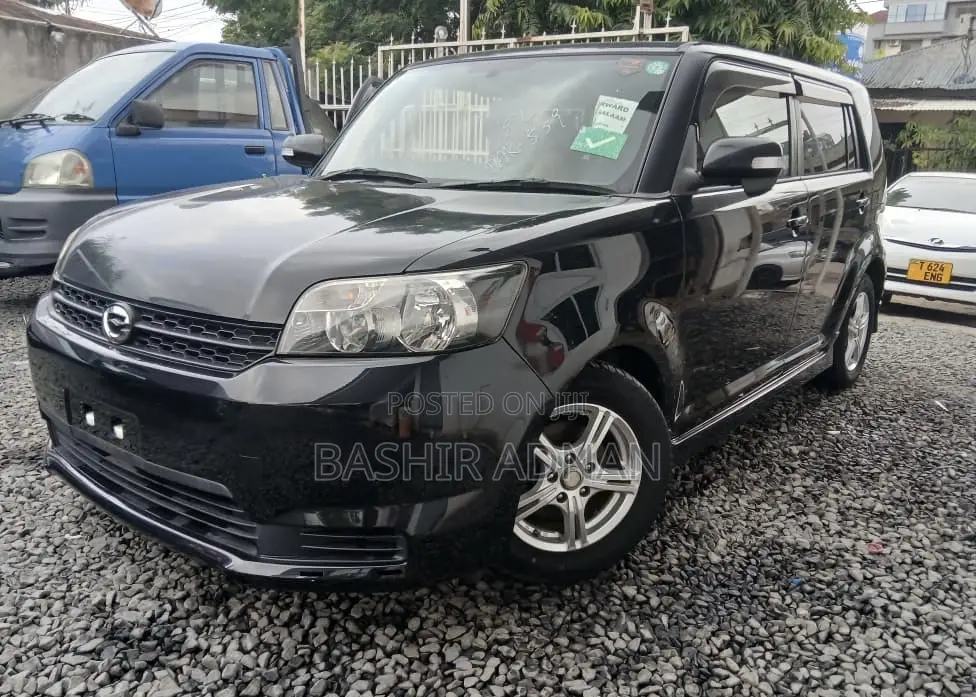 Toyota Corolla Rumion Hatchback 1.5 FWD 2011 Black
