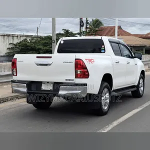 Toyota Hilux 2018 Off white