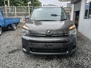 Toyota Voxy 2012 Gray