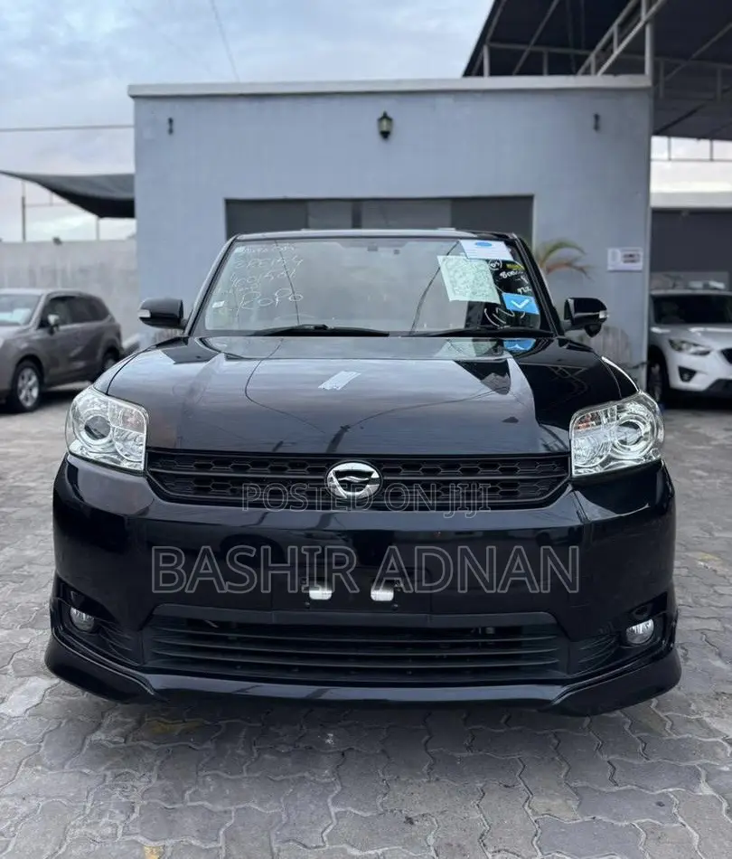 Toyota Corolla Rumion Hatchback 1.8 FWD 2013 Black