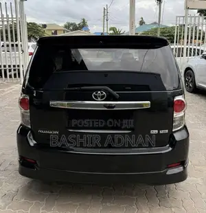 Toyota Corolla Rumion Hatchback 1.8 FWD 2013 Black