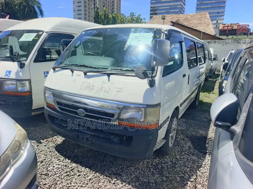 Toyota HiAce 2002 White