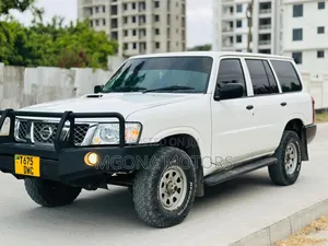 Nissan Patrol 2001 White