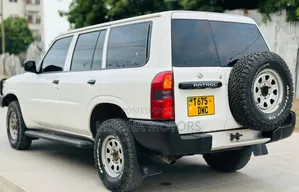 Nissan Patrol 2001 White