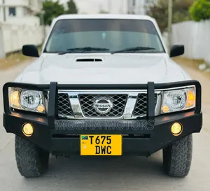 Nissan Patrol 2001 White