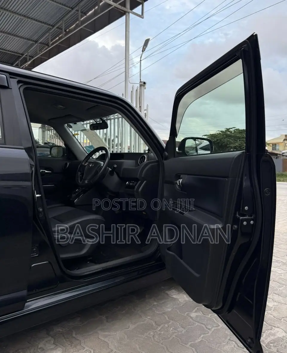 Toyota Corolla Rumion Hatchback 1.8 FWD 2013 Black