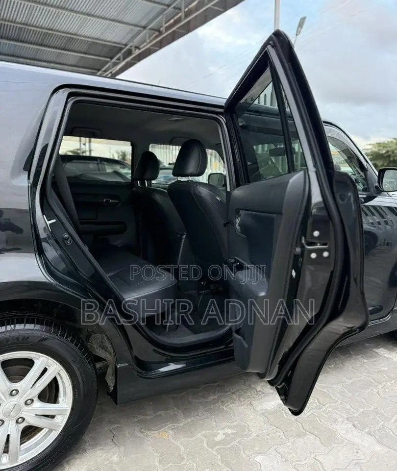 Toyota Corolla Rumion Hatchback 1.8 FWD 2013 Black