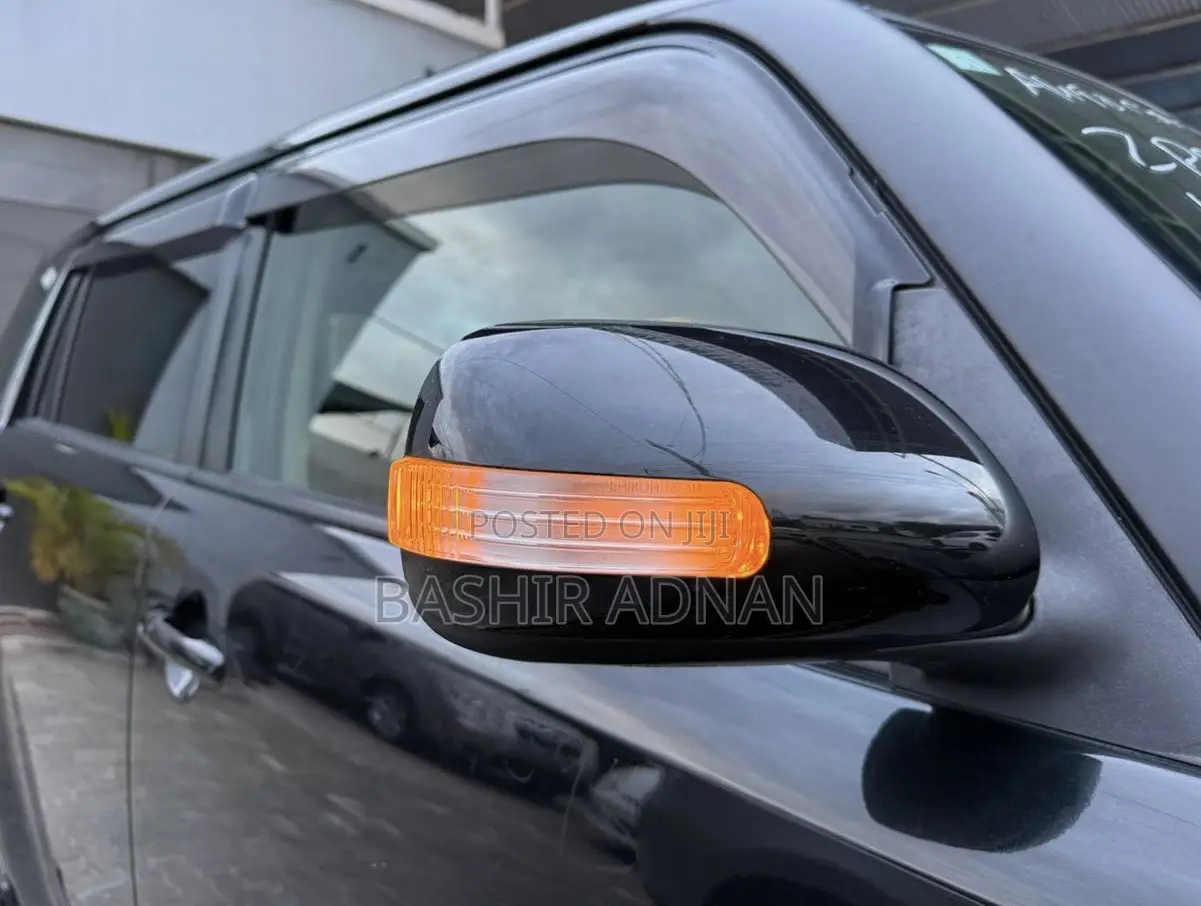 Toyota Corolla Rumion Hatchback 1.8 FWD 2013 Black