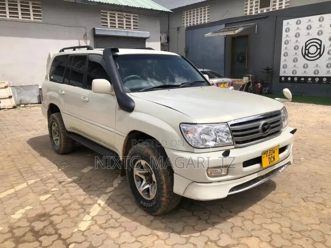 Toyota Land Cruiser 2005 White