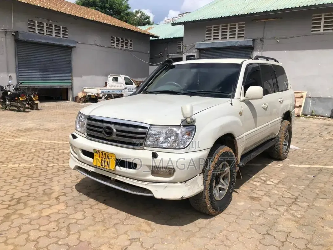 Toyota Land Cruiser 2005 White