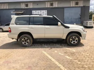 Toyota Land Cruiser 2005 White