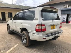 Toyota Land Cruiser 2005 White