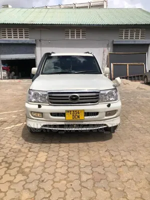 Toyota Land Cruiser 2005 White