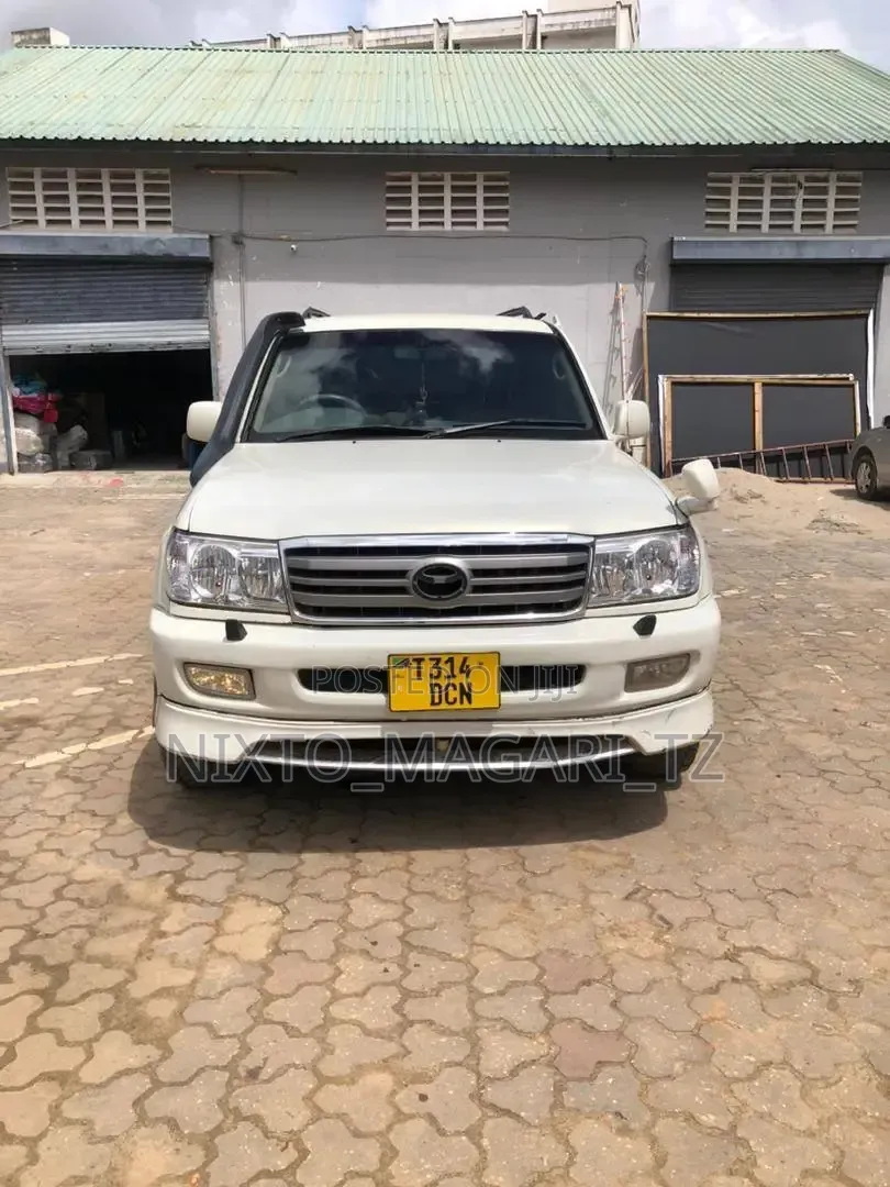 Toyota Land Cruiser 2005 White