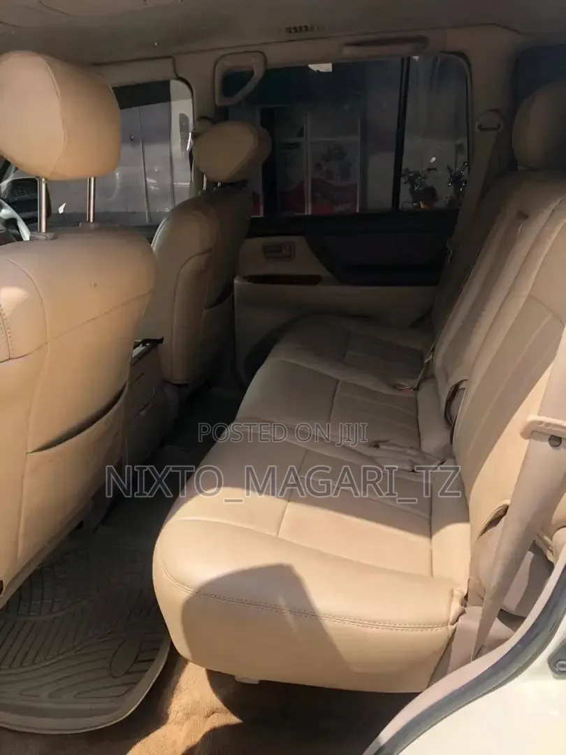 Toyota Land Cruiser 2005 White