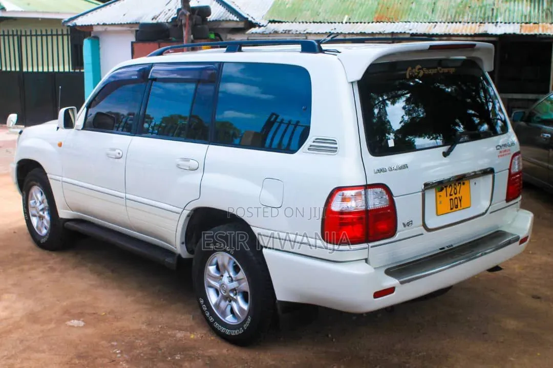 Toyota Land Cruiser 2002 White