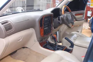 Toyota Land Cruiser 2002 White