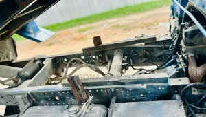 Mitsubishi Fuso Canter 2000 Blue