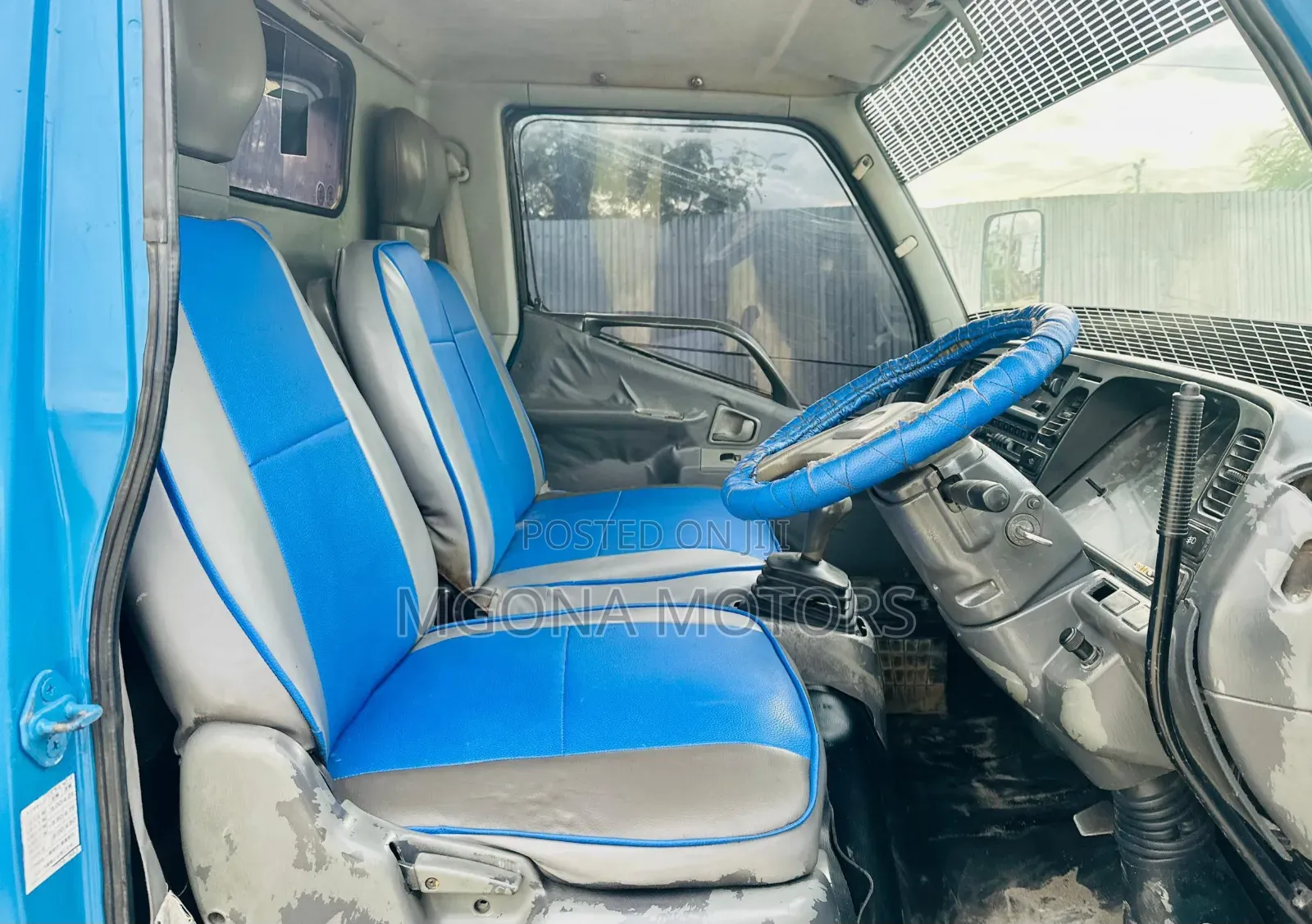Mitsubishi Fuso Canter 2000 Blue