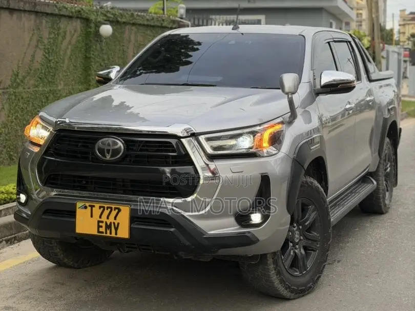 Toyota Hilux Revo Double Cab Deisel 2.4 AWD 2021 Silver