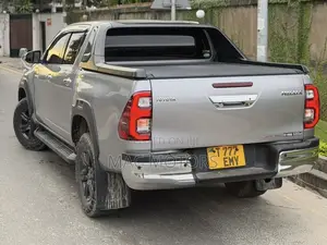Toyota Hilux Revo Double Cab Deisel 2.4 AWD 2021 Silver