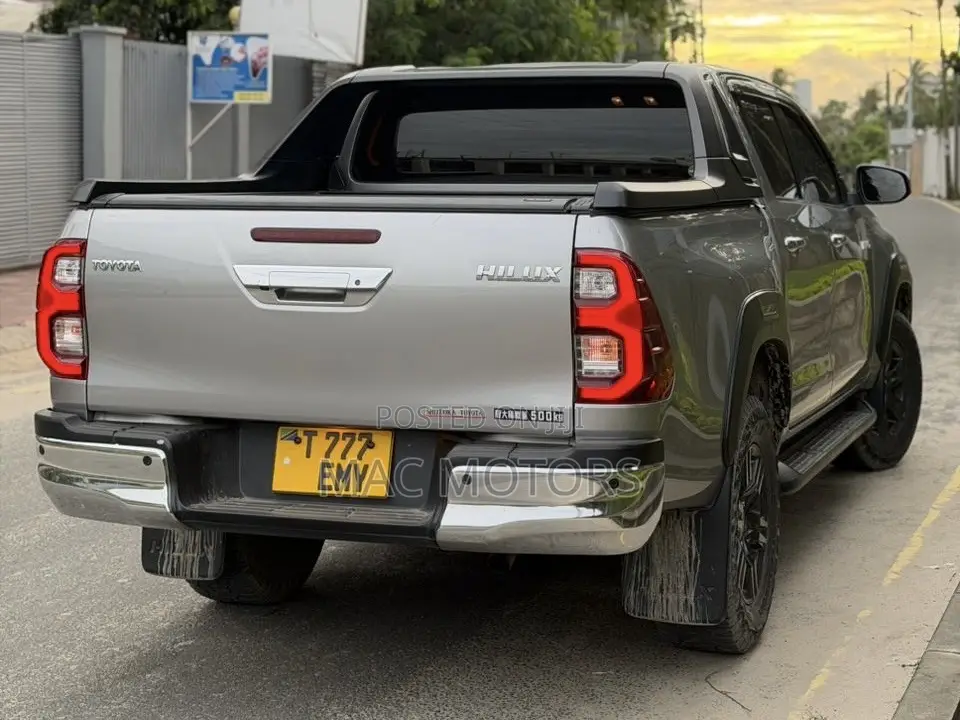 Toyota Hilux Revo Double Cab Deisel 2.4 AWD 2021 Silver