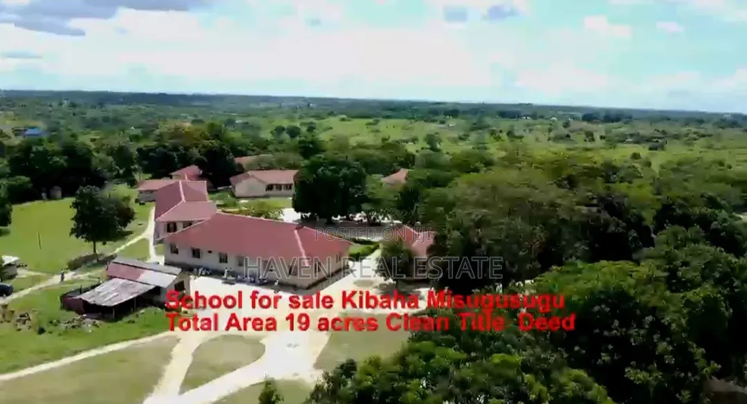 *Shule Ya Bweni Ya Sekondari Ya Wasichana Inauzwa Kibaha, Misugusugu*