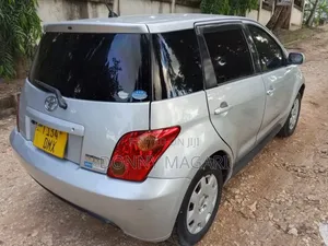 Toyota IST 2004 Silver